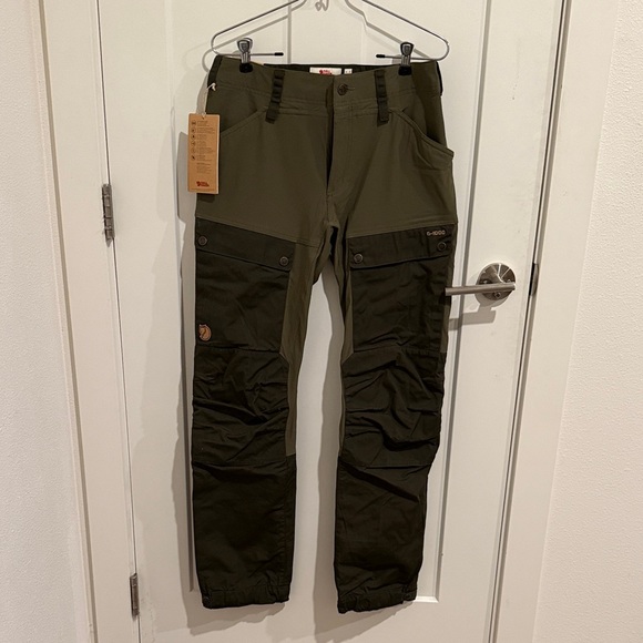 Fjallraven Pants - NWT Fjallraven Keb Trousers Dark Green Cargo Pants women’s size 6 reg 32”